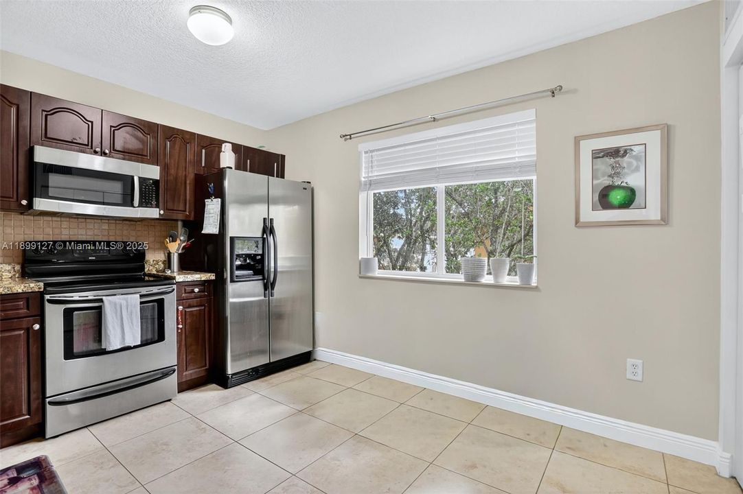 For Sale: $350,000 (3 beds, 2 baths, 1100 Square Feet)
