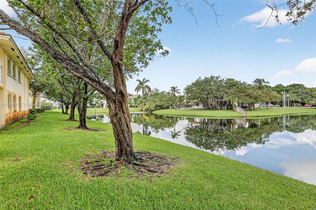 For Sale: $350,000 (3 beds, 2 baths, 1100 Square Feet)