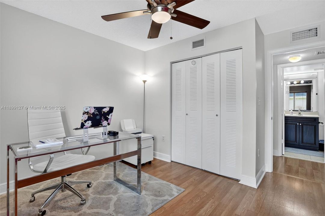 For Sale: $350,000 (3 beds, 2 baths, 1100 Square Feet)