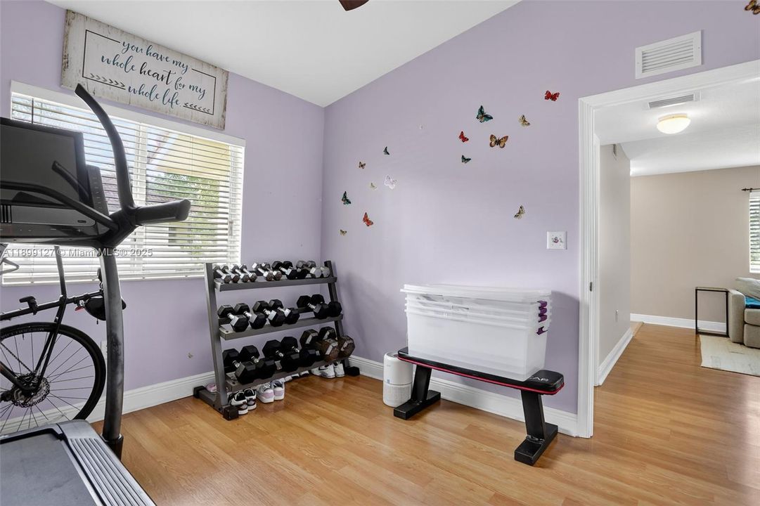 For Sale: $350,000 (3 beds, 2 baths, 1100 Square Feet)