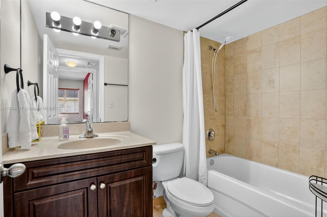 For Sale: $350,000 (3 beds, 2 baths, 1100 Square Feet)