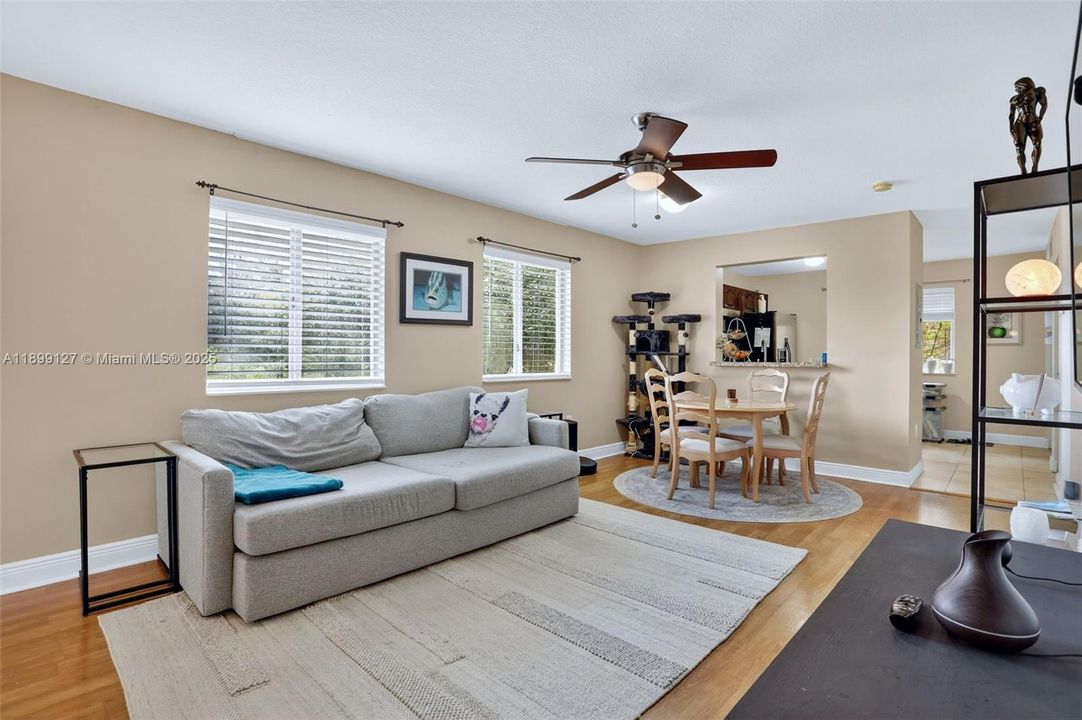 For Sale: $350,000 (3 beds, 2 baths, 1100 Square Feet)