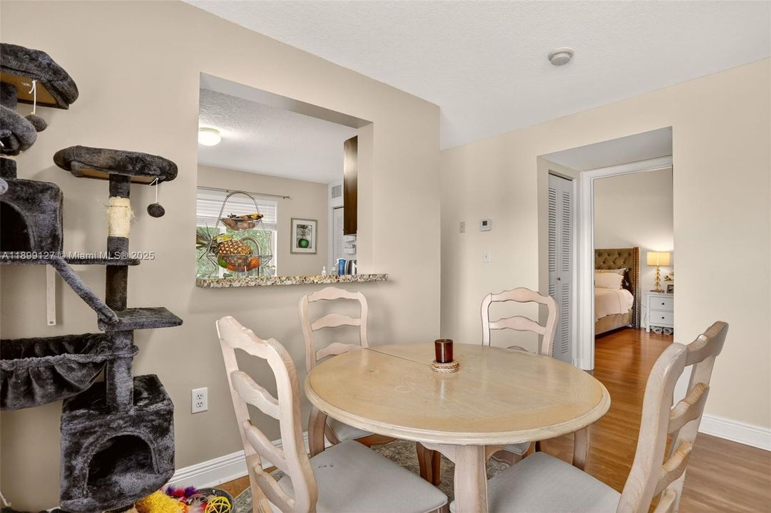 For Sale: $350,000 (3 beds, 2 baths, 1100 Square Feet)