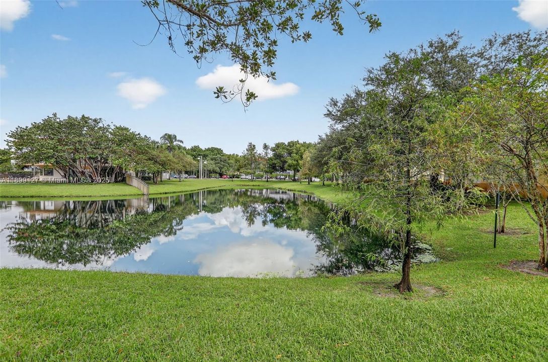 For Sale: $350,000 (3 beds, 2 baths, 1100 Square Feet)