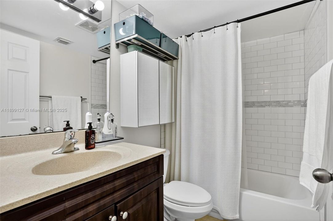 For Sale: $350,000 (3 beds, 2 baths, 1100 Square Feet)