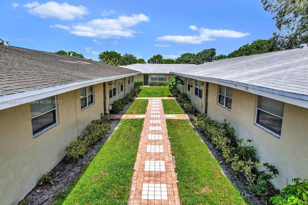 Recently Rented: $1,895 (2 beds, 1 baths, 827 Square Feet)