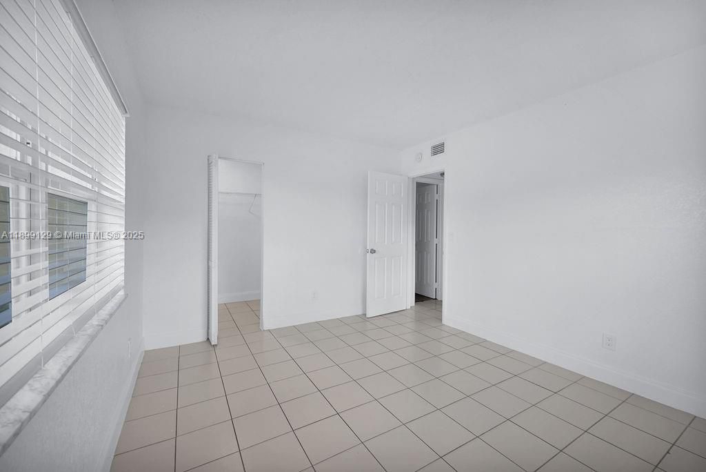 Recently Rented: $1,895 (2 beds, 1 baths, 827 Square Feet)