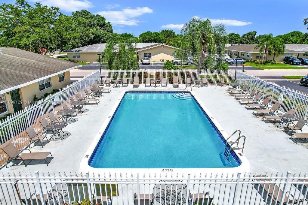 Recently Rented: $1,895 (2 beds, 1 baths, 827 Square Feet)