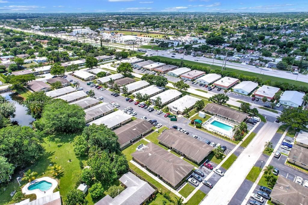 Recently Rented: $1,895 (2 beds, 1 baths, 827 Square Feet)