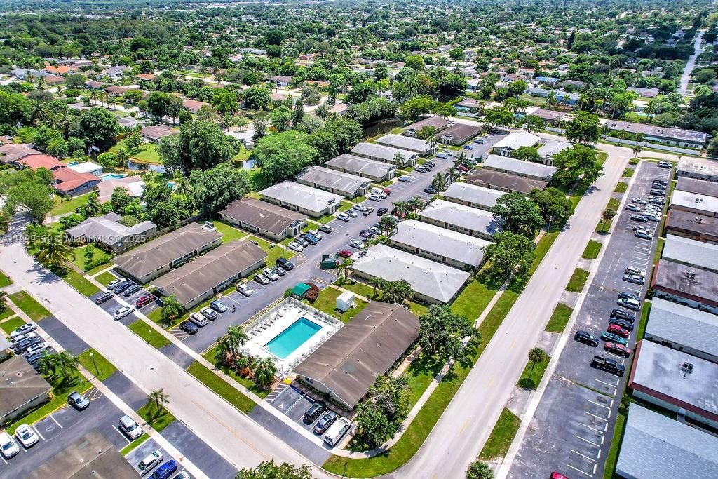 Recently Rented: $1,895 (2 beds, 1 baths, 827 Square Feet)