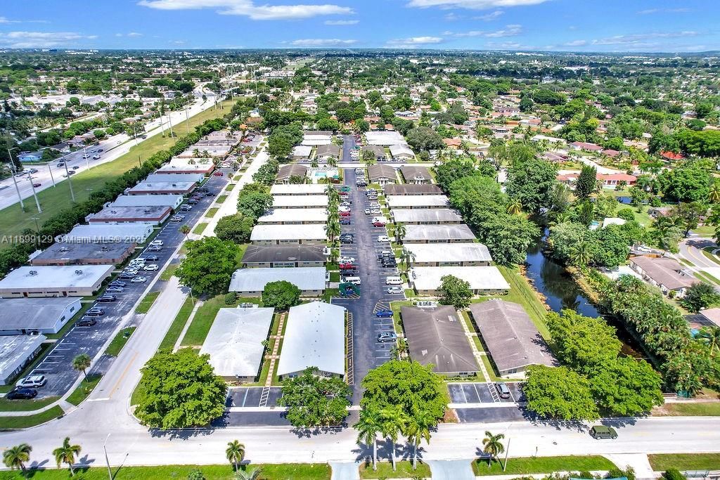 Recently Rented: $1,895 (2 beds, 1 baths, 827 Square Feet)