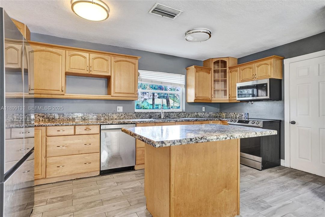 待售: $575,000 (3 贝兹, 3 浴室, 1447 平方英尺)