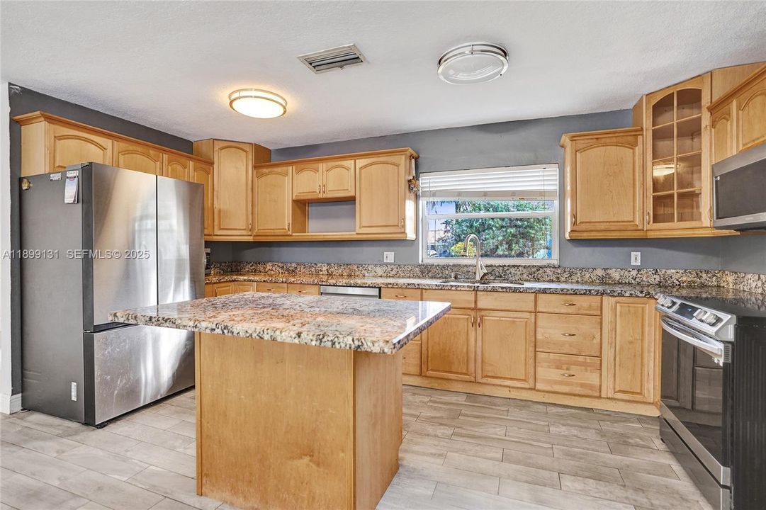 待售: $575,000 (3 贝兹, 3 浴室, 1447 平方英尺)