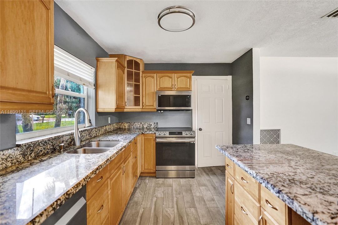 待售: $575,000 (3 贝兹, 3 浴室, 1447 平方英尺)