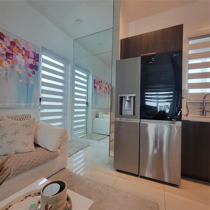 For Rent: $1,900 (0 beds, 1 baths, 2379 Square Feet)