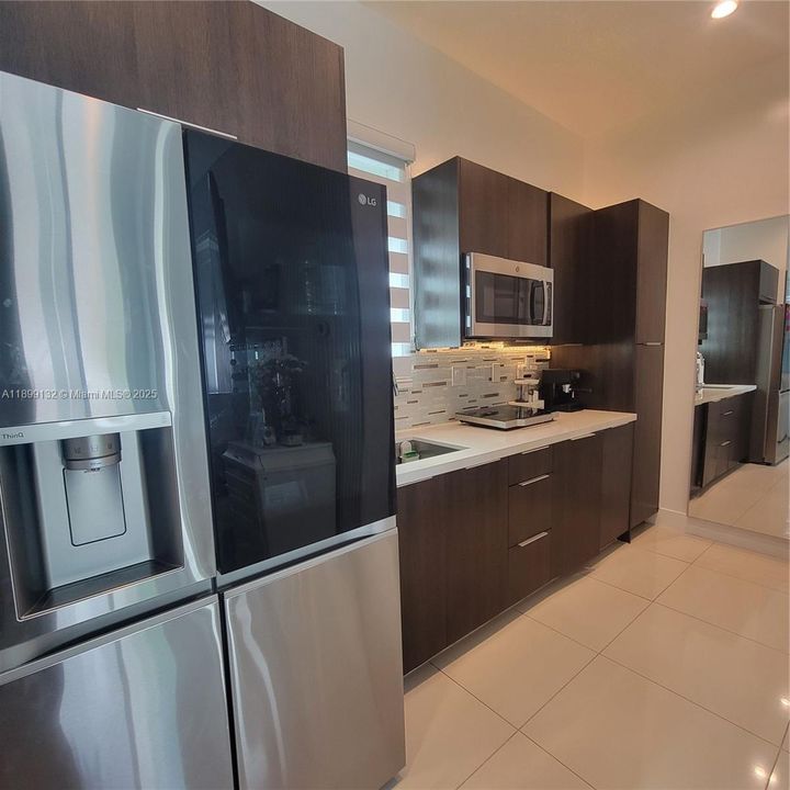 For Rent: $1,900 (0 beds, 1 baths, 2379 Square Feet)