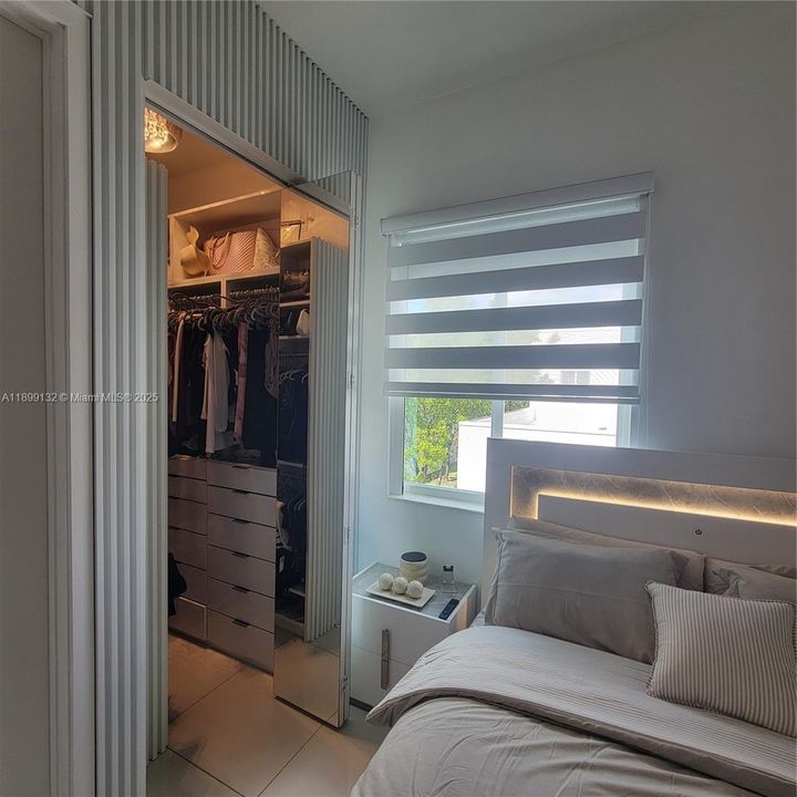 For Rent: $1,900 (0 beds, 1 baths, 2379 Square Feet)