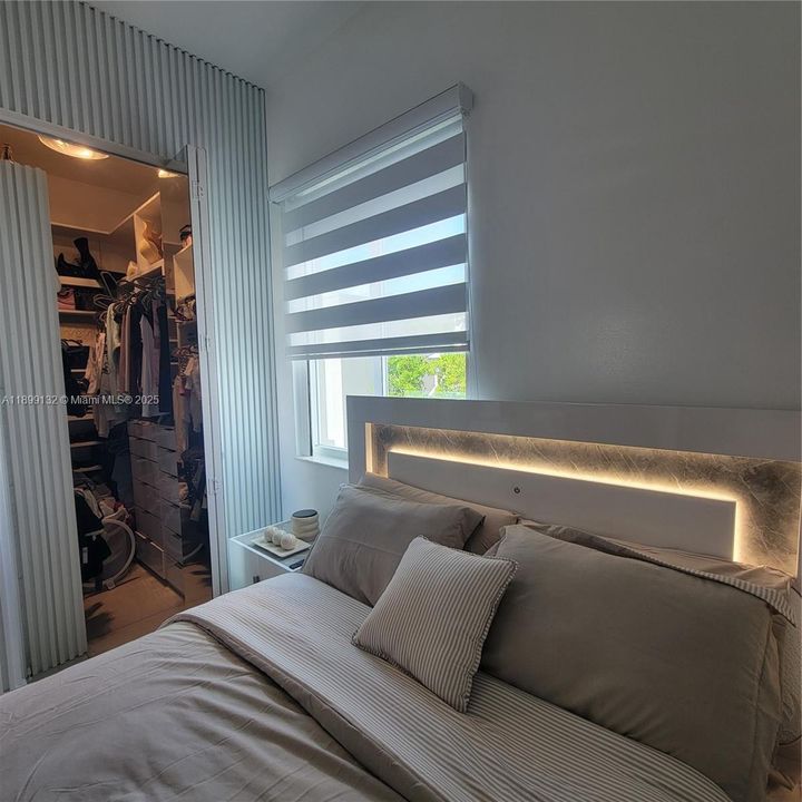 For Rent: $1,900 (0 beds, 1 baths, 2379 Square Feet)