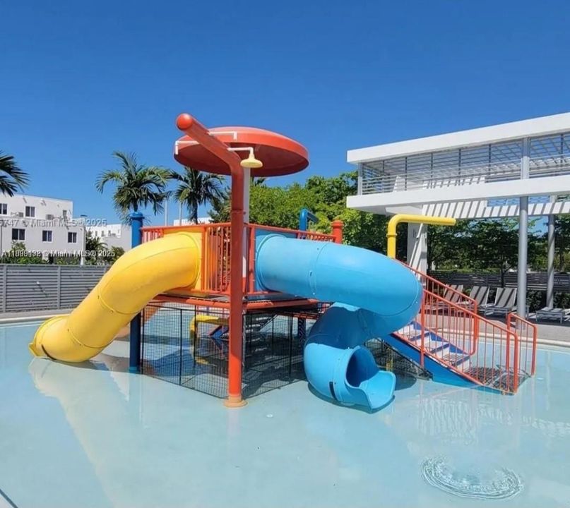 For Rent: $1,900 (0 beds, 1 baths, 2379 Square Feet)