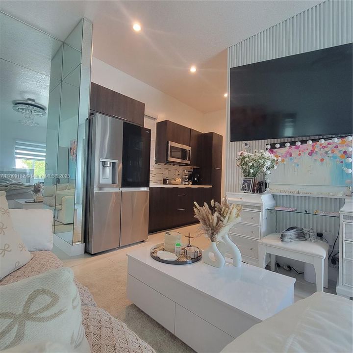 For Rent: $1,900 (0 beds, 1 baths, 2379 Square Feet)