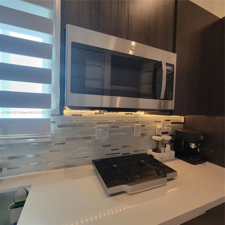 For Rent: $1,900 (0 beds, 1 baths, 2379 Square Feet)