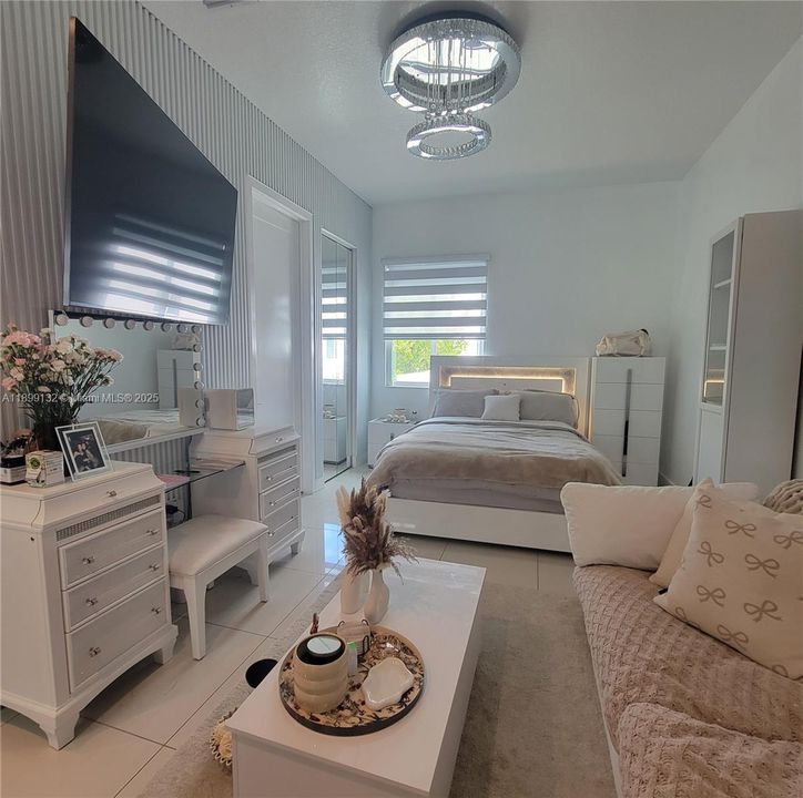 For Rent: $1,900 (0 beds, 1 baths, 2379 Square Feet)