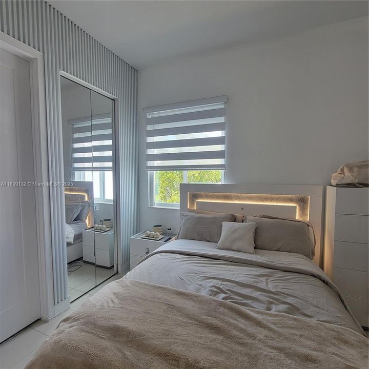 For Rent: $1,900 (0 beds, 1 baths, 2379 Square Feet)