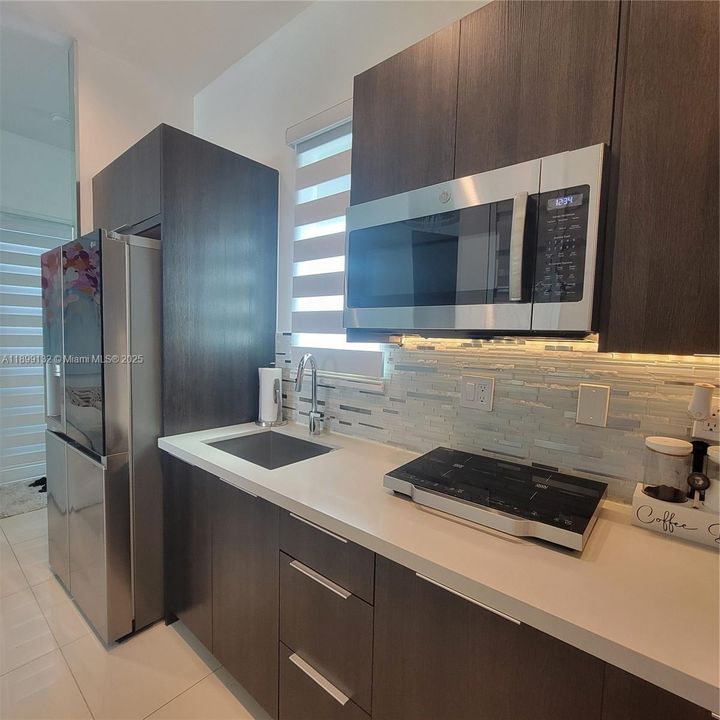 For Rent: $1,900 (0 beds, 1 baths, 2379 Square Feet)