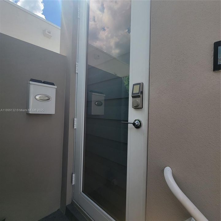 For Rent: $1,900 (0 beds, 1 baths, 2379 Square Feet)