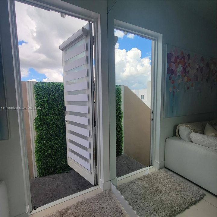 For Rent: $1,900 (0 beds, 1 baths, 2379 Square Feet)