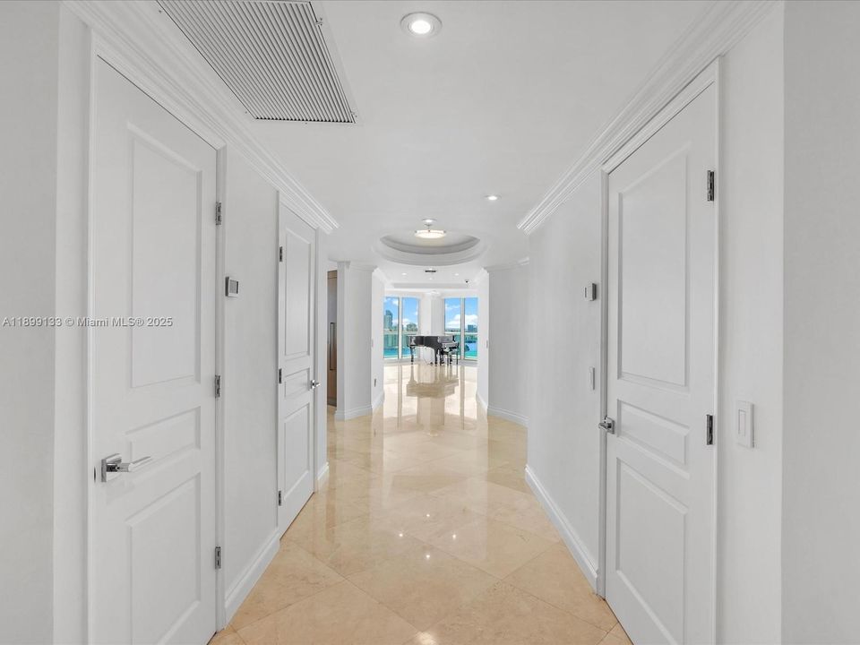 For Sale: $3,395,000 (4 beds, 4 baths, 4080 Square Feet)