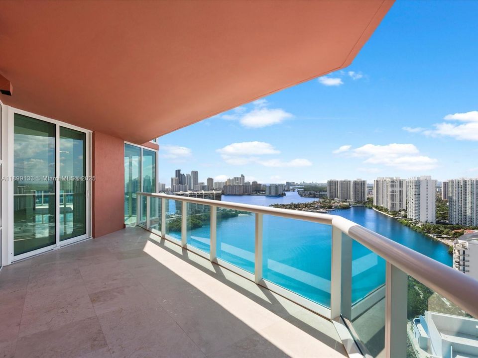 For Sale: $3,395,000 (4 beds, 4 baths, 4080 Square Feet)