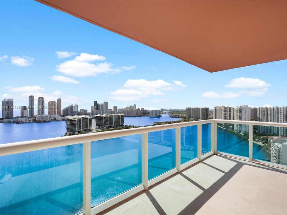 For Sale: $3,395,000 (4 beds, 4 baths, 4080 Square Feet)