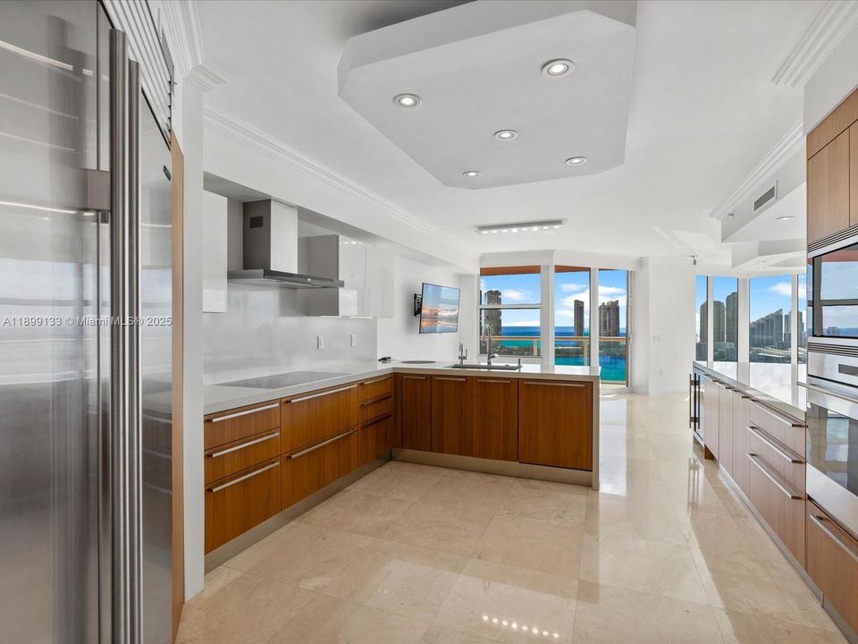 For Sale: $3,395,000 (4 beds, 4 baths, 4080 Square Feet)