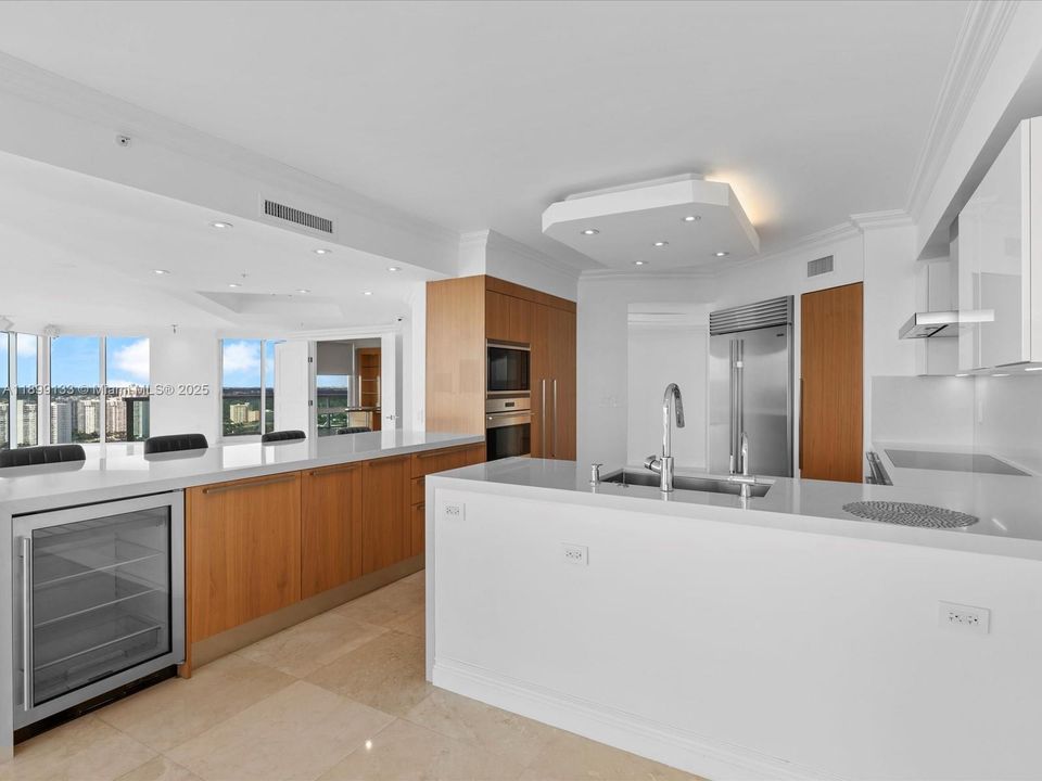 For Sale: $3,395,000 (4 beds, 4 baths, 4080 Square Feet)