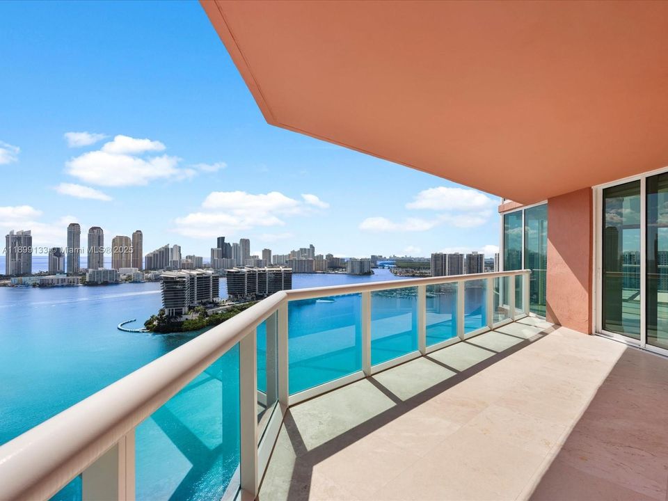 For Sale: $3,395,000 (4 beds, 4 baths, 4080 Square Feet)