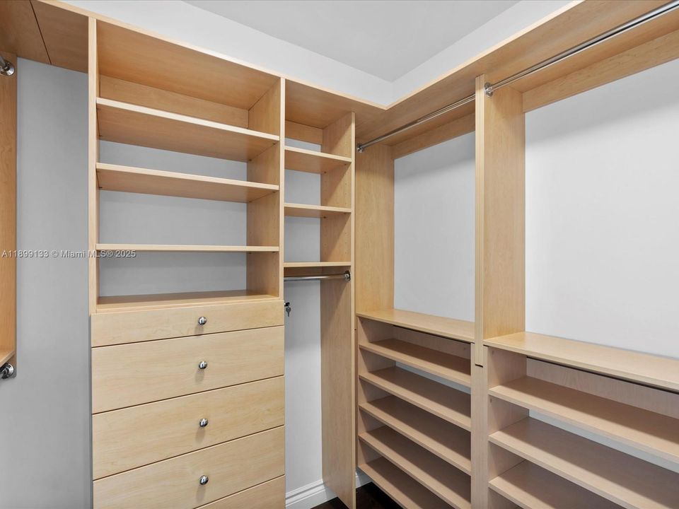 For Sale: $3,395,000 (4 beds, 4 baths, 4080 Square Feet)