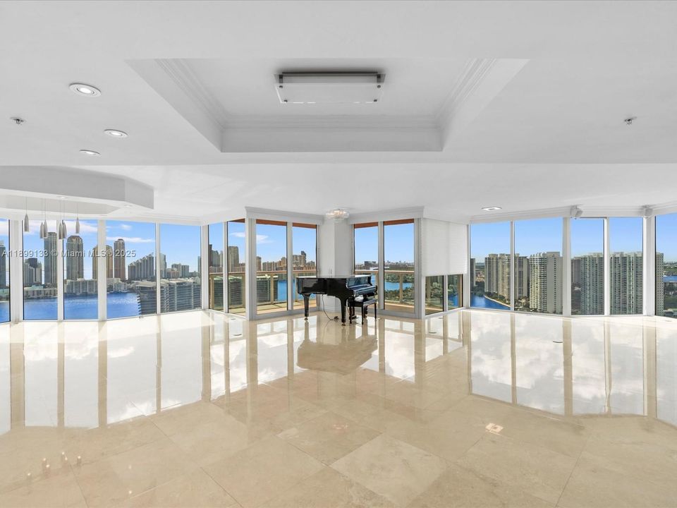 For Sale: $3,395,000 (4 beds, 4 baths, 4080 Square Feet)