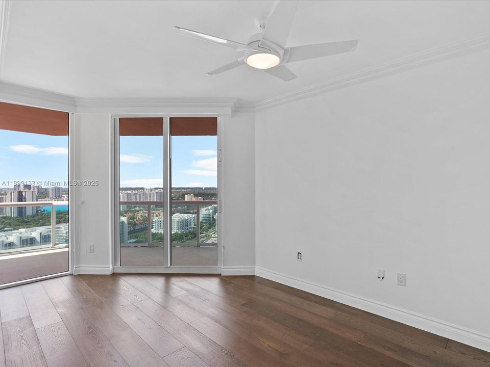 For Sale: $3,395,000 (4 beds, 4 baths, 4080 Square Feet)