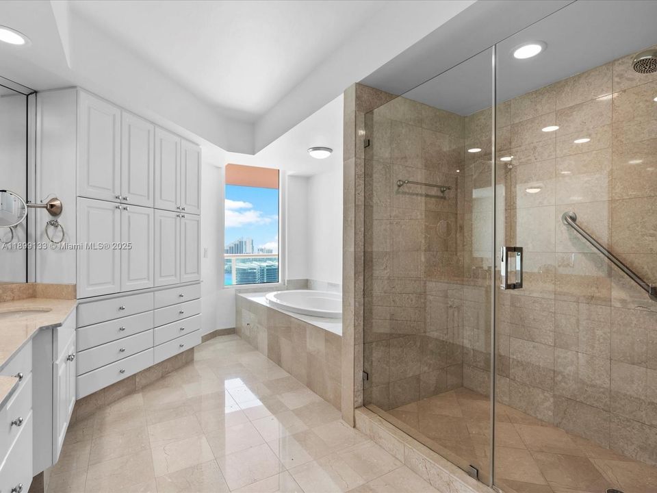 For Sale: $3,395,000 (4 beds, 4 baths, 4080 Square Feet)