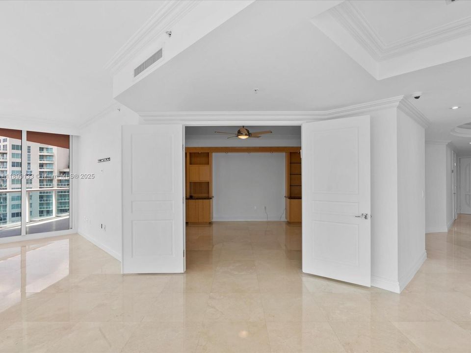 For Sale: $3,395,000 (4 beds, 4 baths, 4080 Square Feet)