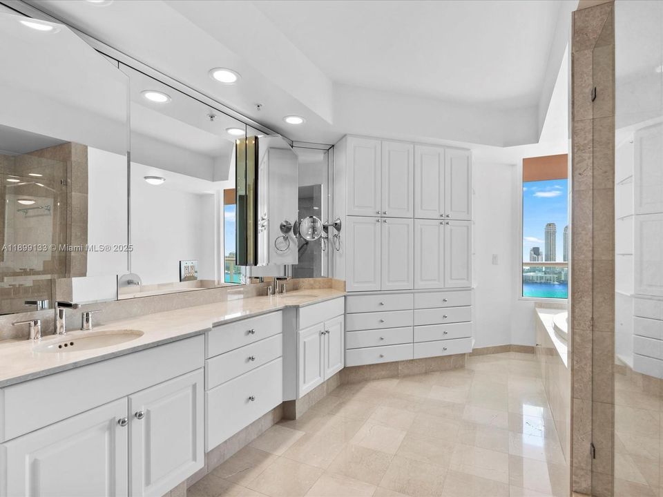 For Sale: $3,395,000 (4 beds, 4 baths, 4080 Square Feet)