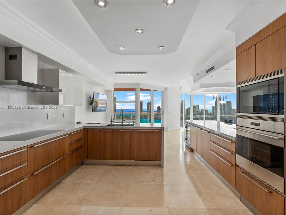 For Sale: $3,395,000 (4 beds, 4 baths, 4080 Square Feet)