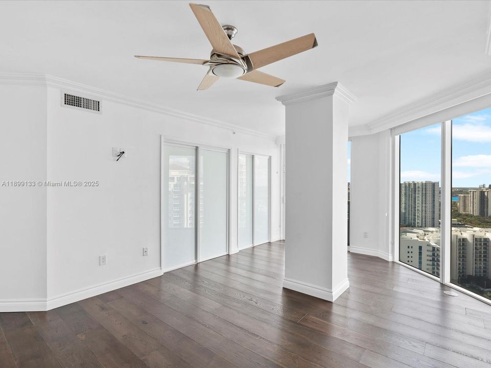 For Sale: $3,395,000 (4 beds, 4 baths, 4080 Square Feet)