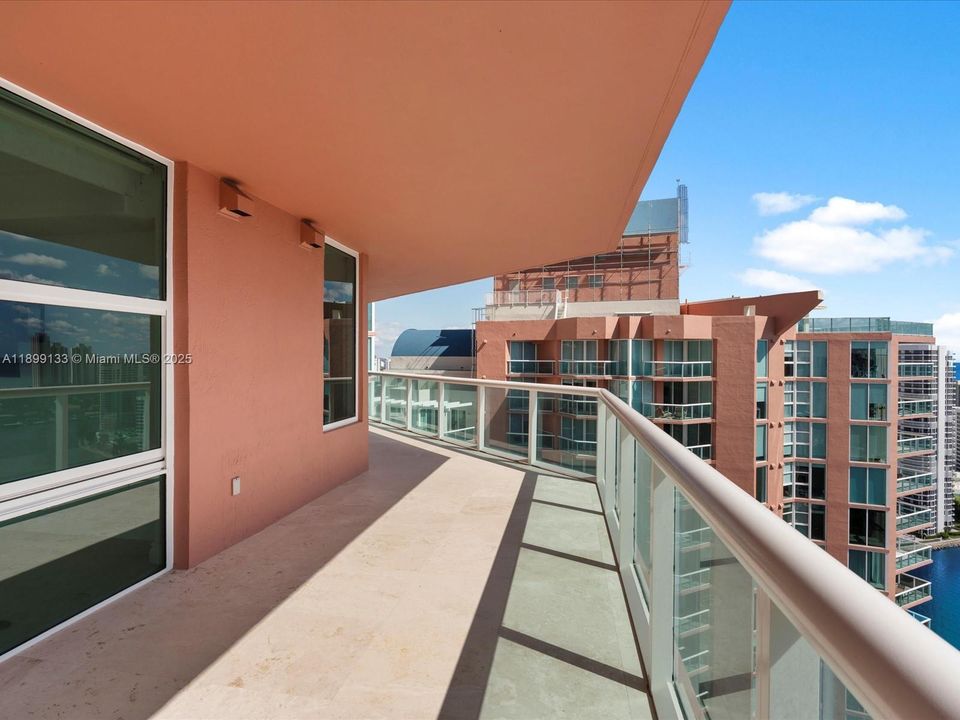 For Sale: $3,395,000 (4 beds, 4 baths, 4080 Square Feet)