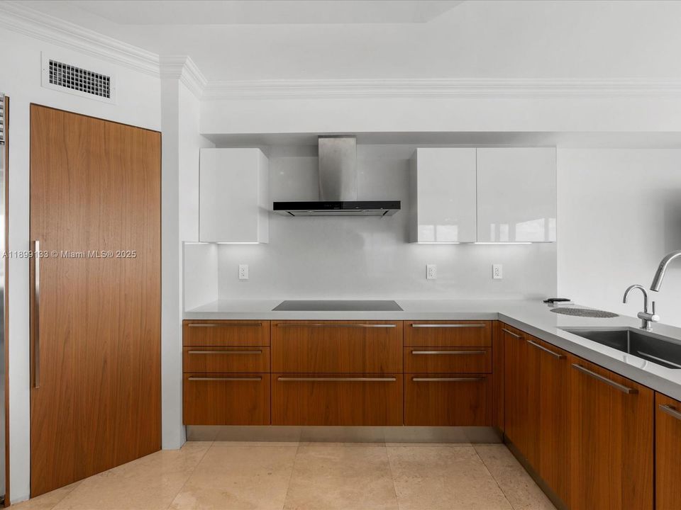 For Sale: $3,395,000 (4 beds, 4 baths, 4080 Square Feet)