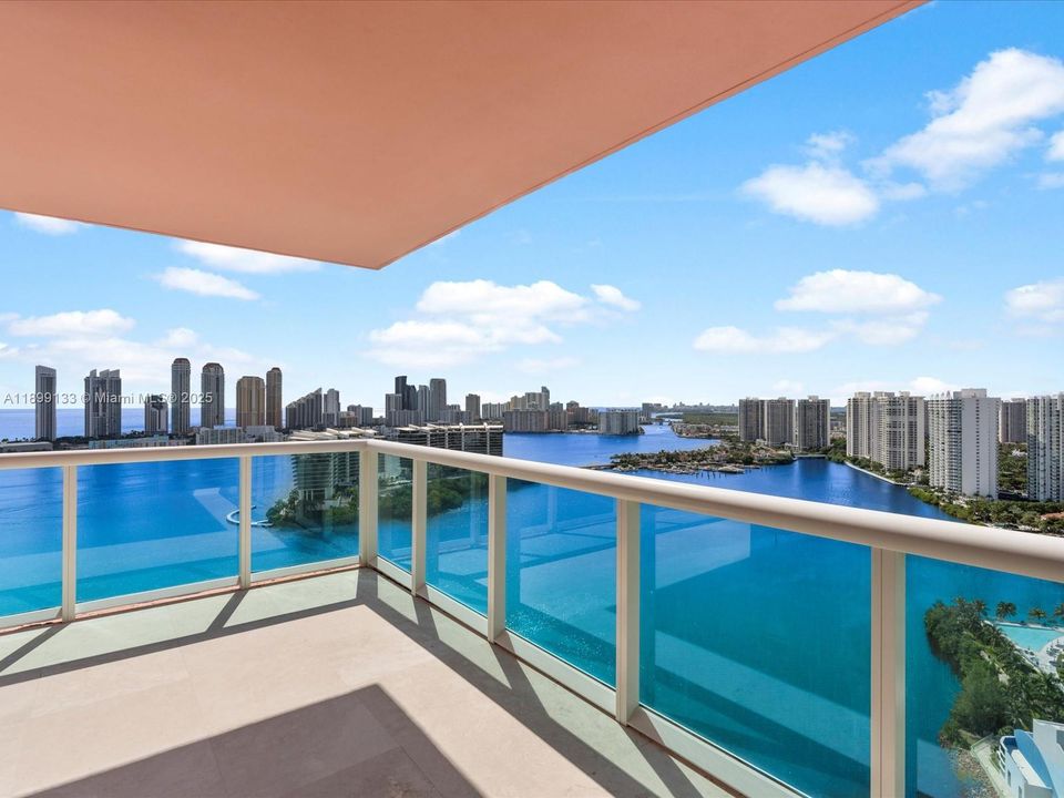 For Sale: $3,395,000 (4 beds, 4 baths, 4080 Square Feet)