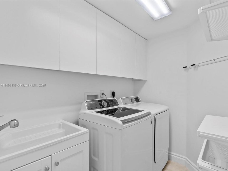 For Sale: $3,395,000 (4 beds, 4 baths, 4080 Square Feet)