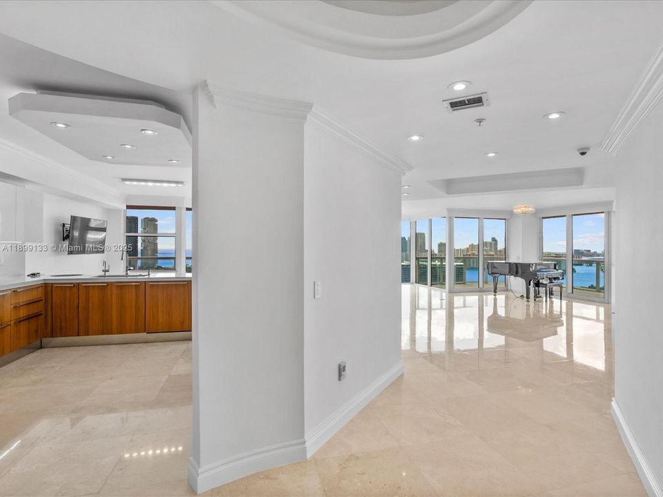 For Sale: $3,395,000 (4 beds, 4 baths, 4080 Square Feet)