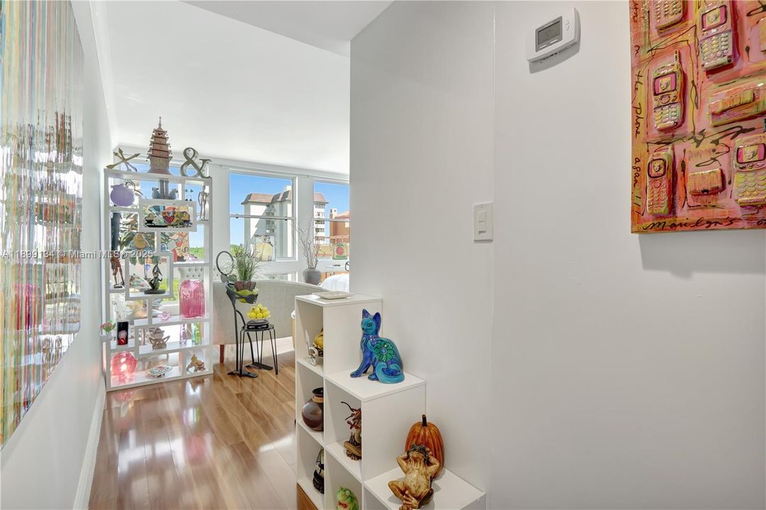 For Rent: $2,400 (0 beds, 1 baths, 440 Square Feet)